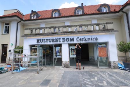 OZNČEVALNE TABLE NA KULTURNEM DOMU 03 FOTO LJUBO VUKELIČ